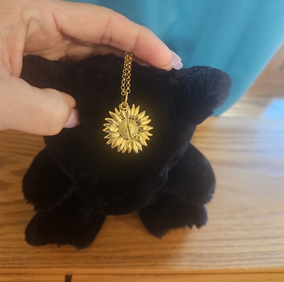 Jewelry - Gold Sunflower Pendant Necklace